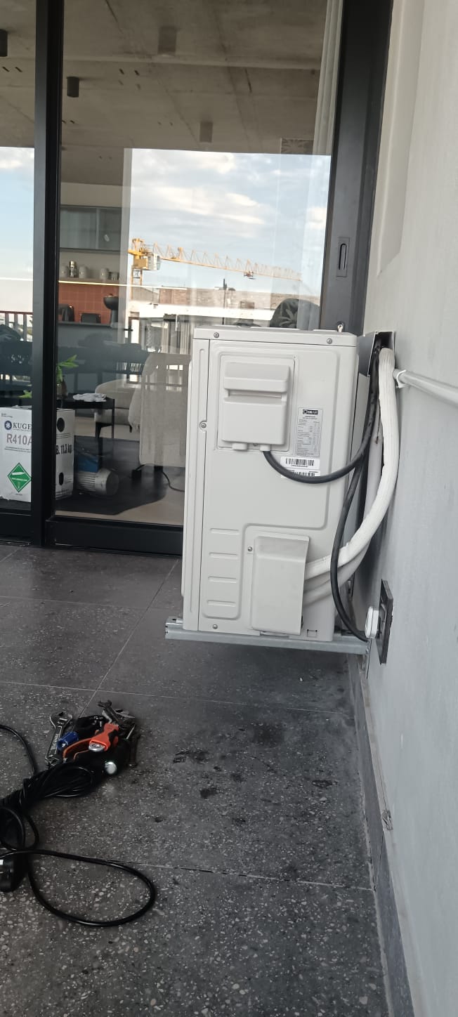 Air conditioning installation